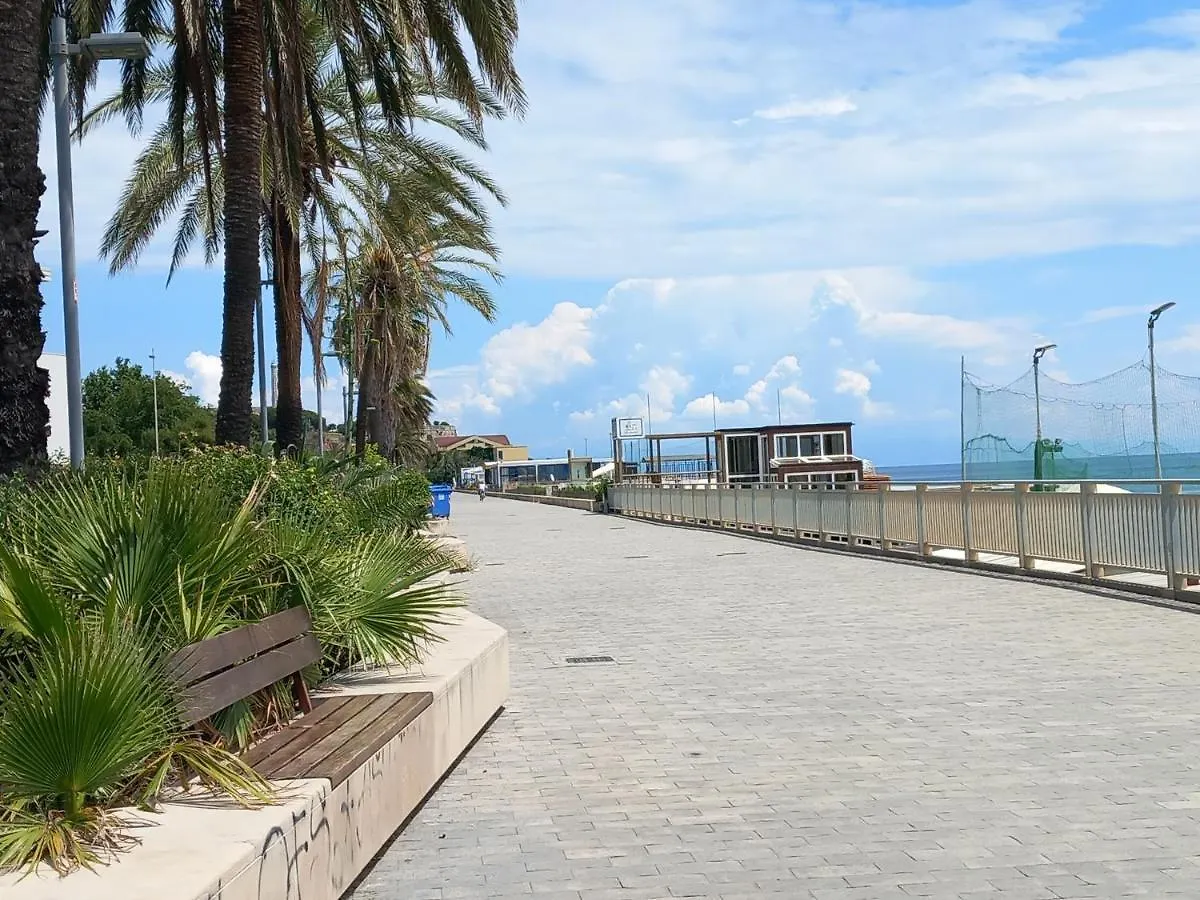 Sweet Sea View Apartment Savona